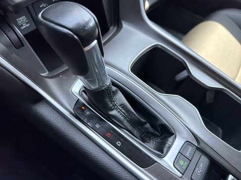 Used 2022 Honda Accord Sport image 26