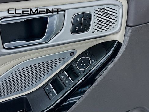 Certified 2021 Ford Explorer Platinum w/ Equipment Group 601A image 28