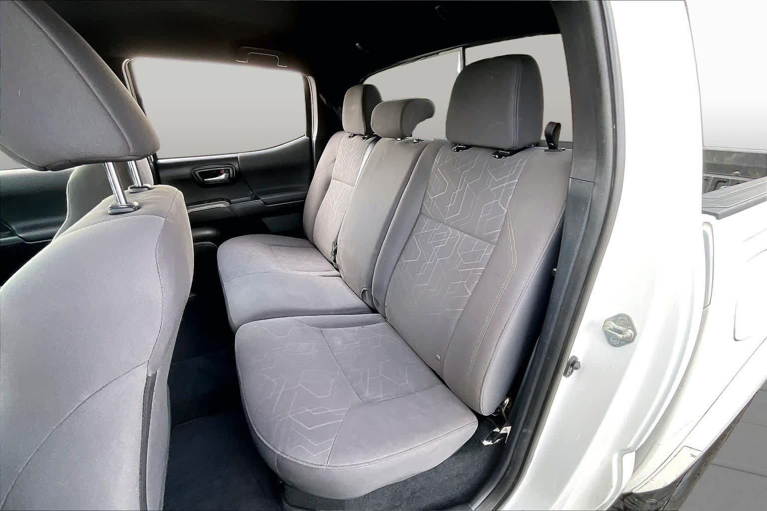 Used 2018 Toyota Tacoma TRD Sport w/ Technology Package RWD image 18