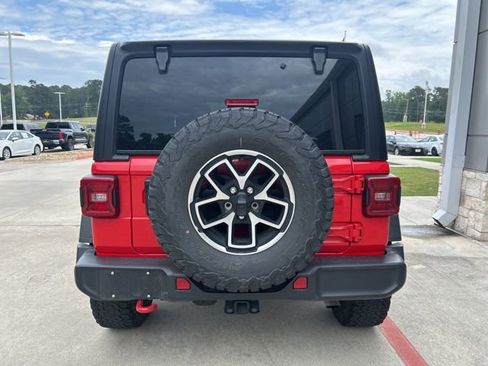 Used 2025 Jeep Wrangler Unlimited Rubicon AWD/4WD image 6