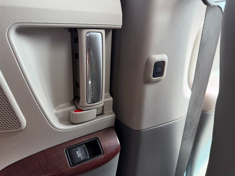 Used 2014 Toyota Sienna XLE w/ XLE Premium Package FWD image 43