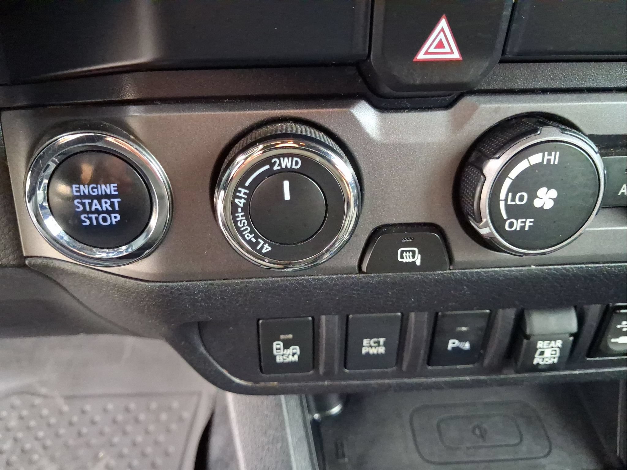 Used 2019 Toyota Tacoma TRD Off-Road w/ Technology Package AWD/4WD image 17