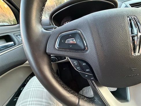 Used 2018 Lincoln MKC Reserve w/ Lincoln MKC Climate Package image 38