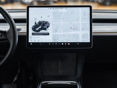 Used 2024 Tesla Model Y Long Range image 27