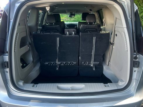 Used 2024 Chrysler Pacifica Touring-L FWD image 16