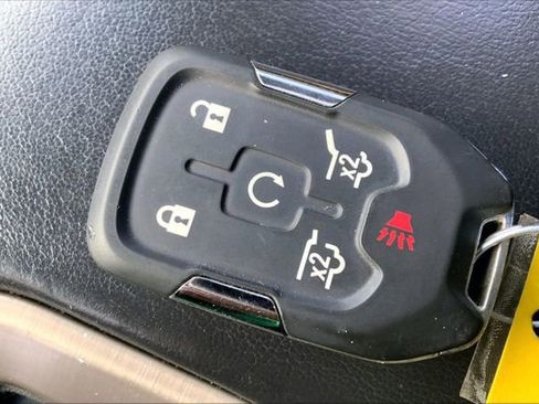 Used 2017 GMC Yukon Denali image 34