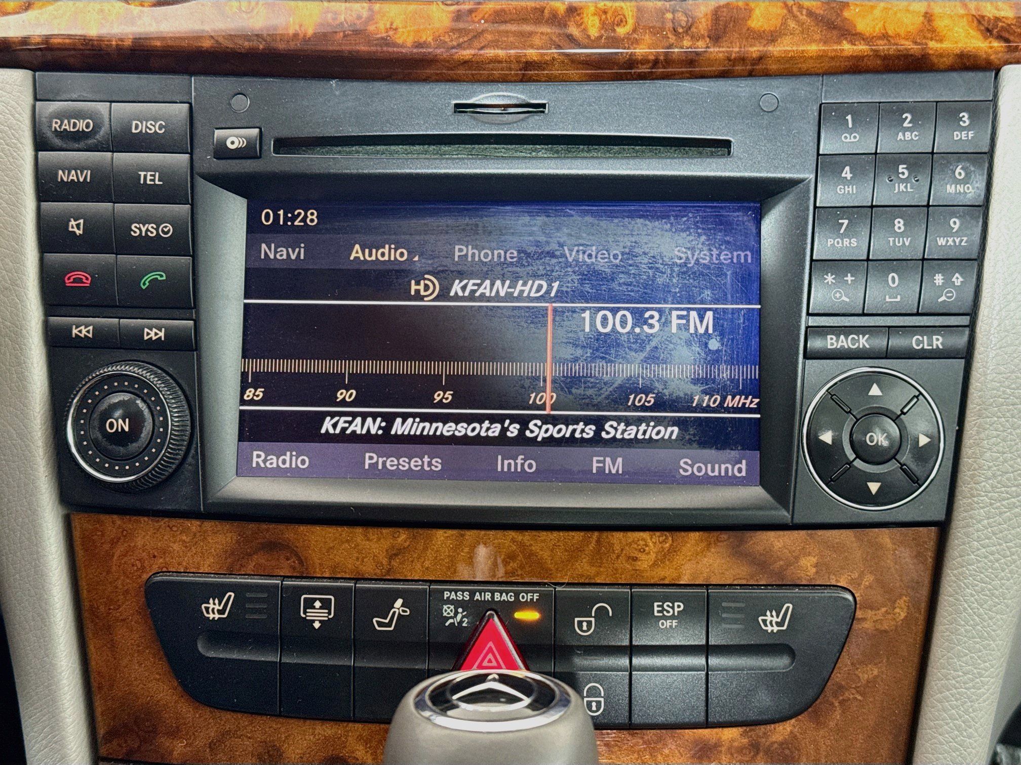 Used 2009 Mercedes-Benz E 350 4MATIC Sedan image 13