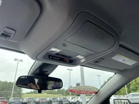 Used 2023 GMC Acadia SLE w/ Driver Convenience Package FWD image 12