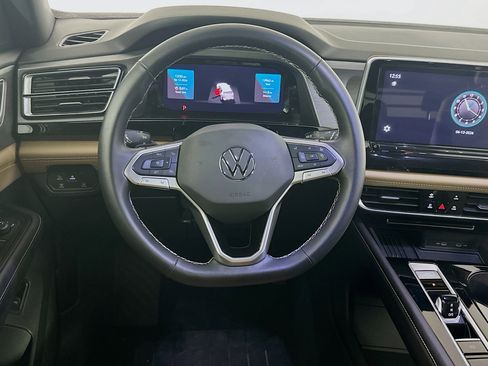Used 2025 Volkswagen Atlas Cross Sport SE FWD image 18