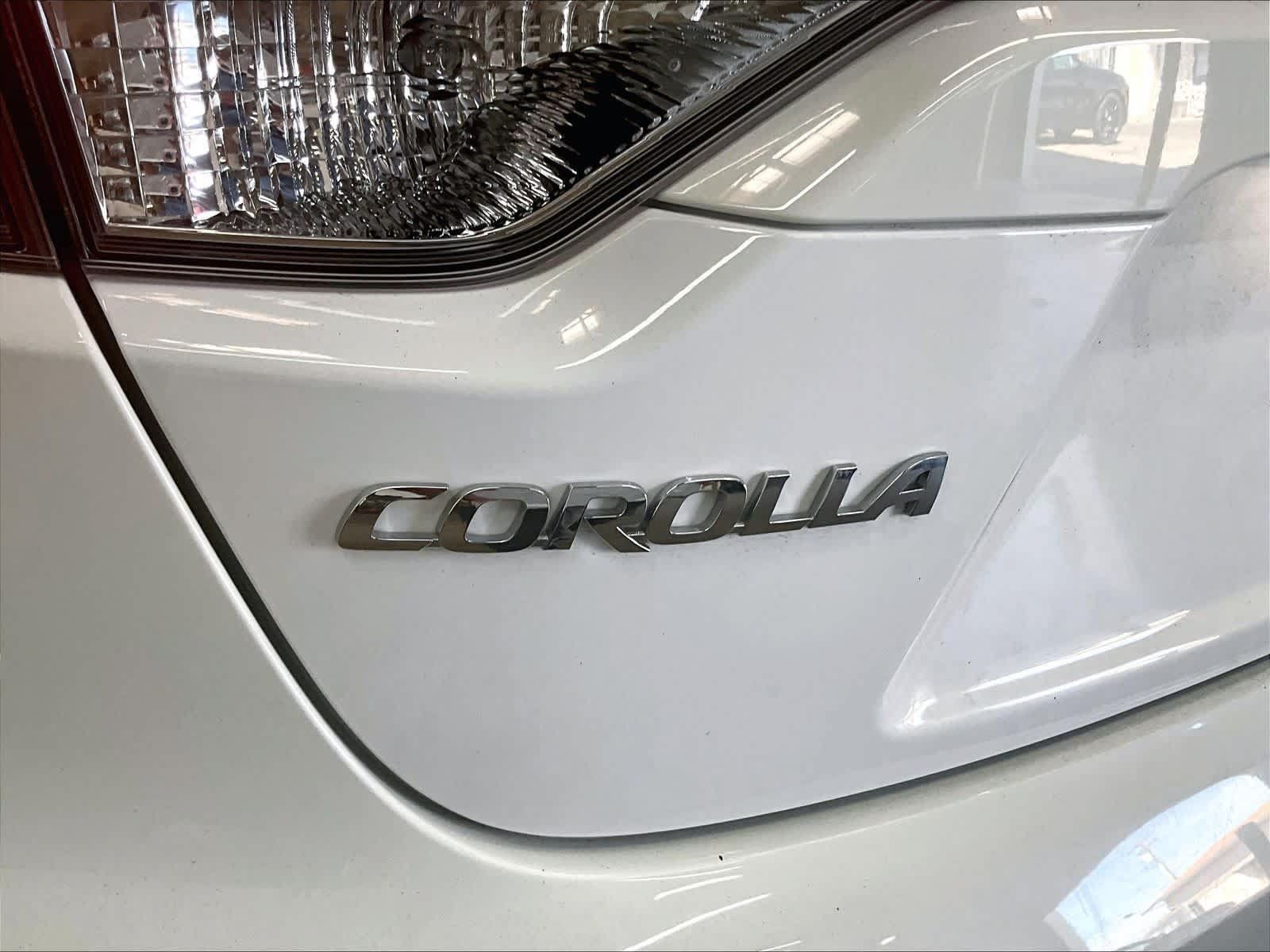 Used 2020 Toyota Corolla SE w/ SE Premium Package FWD image 11