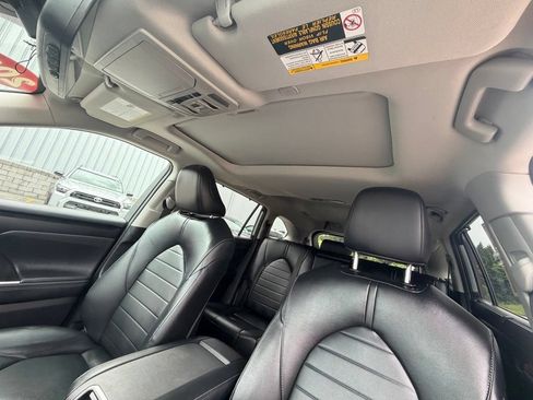Used 2023 Toyota Highlander XLE AWD/4WD image 13
