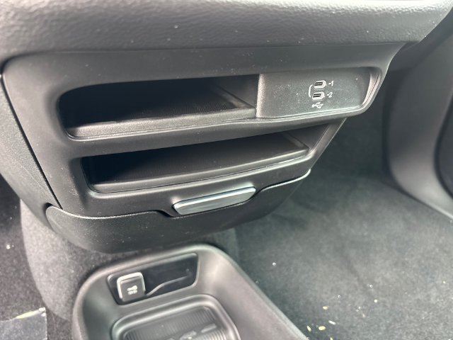 New 2027 Chrysler Pacifica Select w/ Family Tech Group FWD image 25