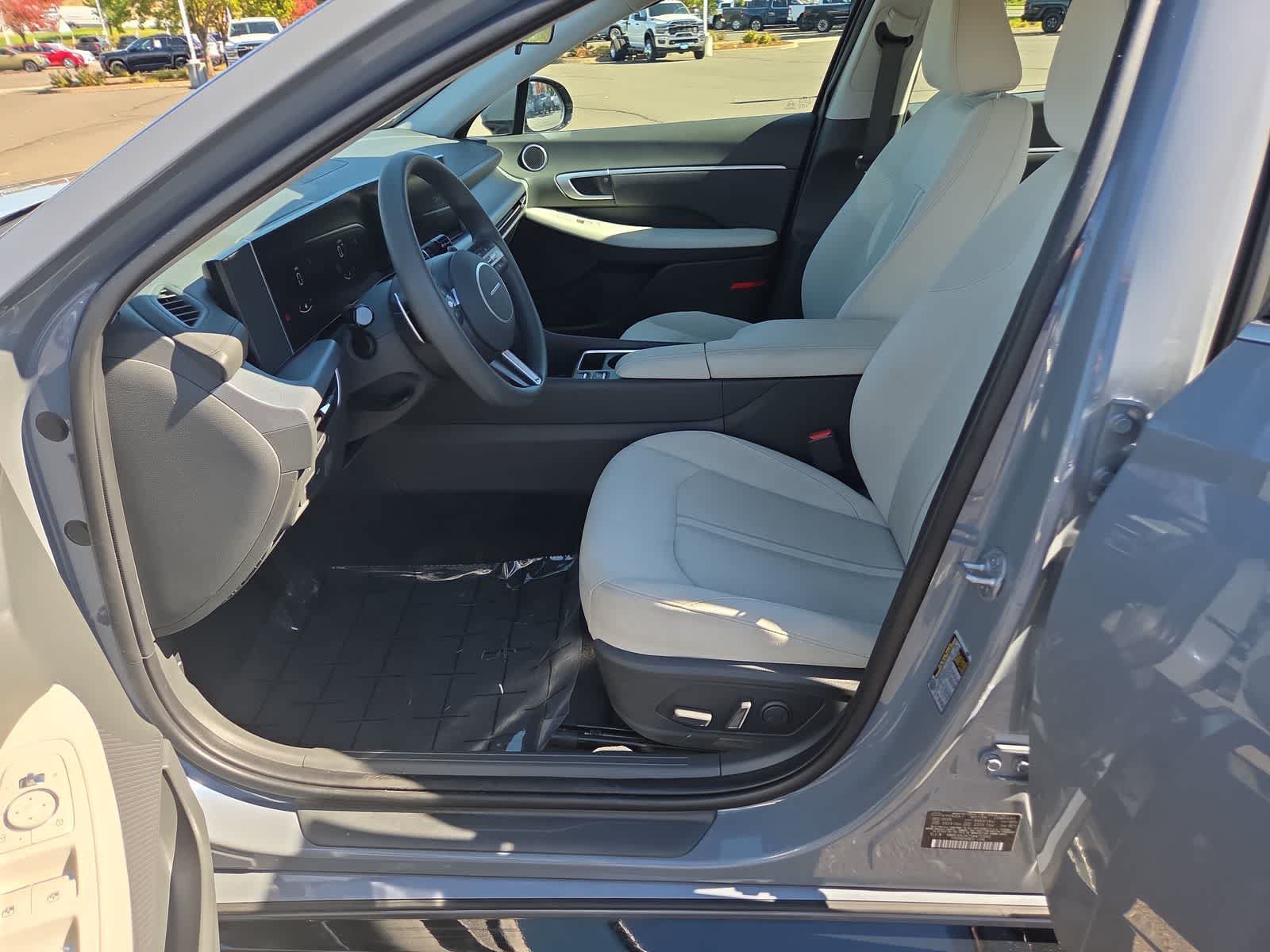 Used 2025 Hyundai Sonata SEL FWD image 19