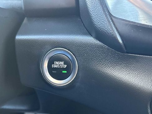 Used 2022 GMC Terrain SLT w/ Tech Package image 16