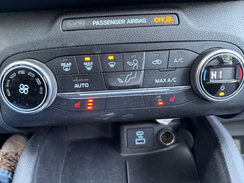 Used 2020 Ford Escape SE image 28