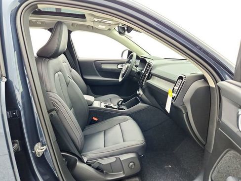 New 2026 Volvo XC40 B5 Core w/ Climate Package image 14