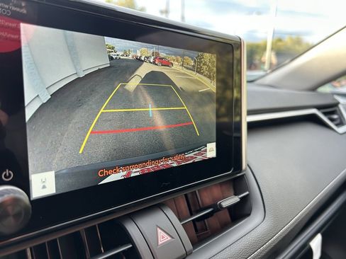 Used 2025 Toyota RAV4 XLE image 18