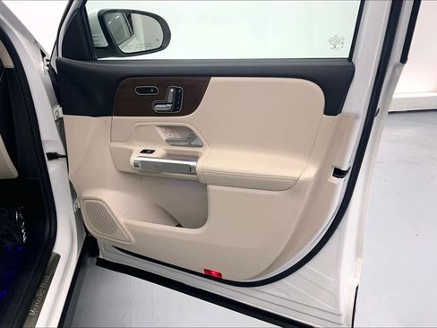 Certified 2022 Mercedes-Benz GLB 250 4MATIC image 9