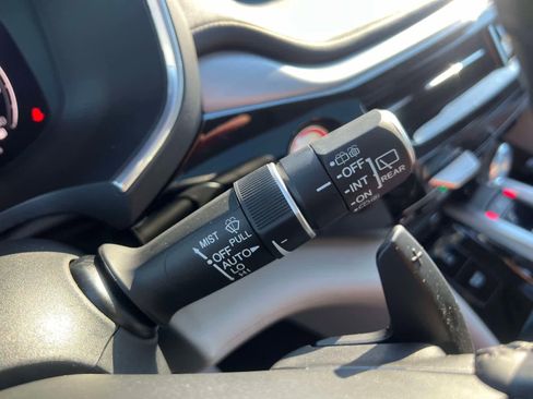 Used 2023 Acura MDX SH-AWD w/ Technology Package image 33