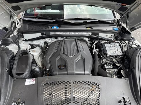 Used 2024 Porsche Macan Turbo AWD/4WD image 23