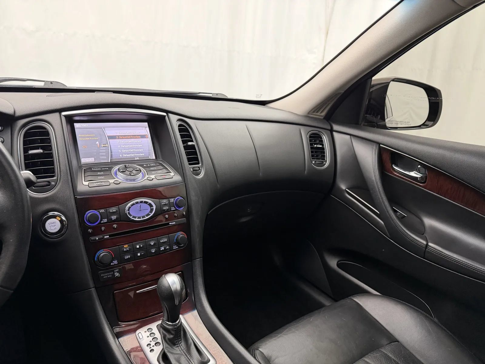 Used 2017 INFINITI QX50 AWD w/ Premium Package image 11