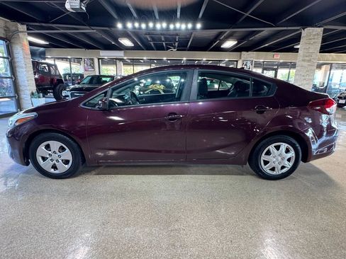 Used 2017 Kia Forte LX FWD image 4