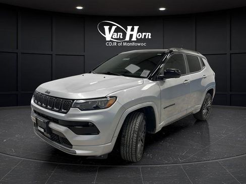 Used 2023 Jeep Compass High Altitude AWD/4WD image 3
