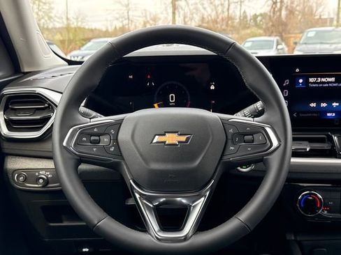 Used 2024 Chevrolet TrailBlazer LT w/ LT Cold Weather Package AWD/4WD image 19