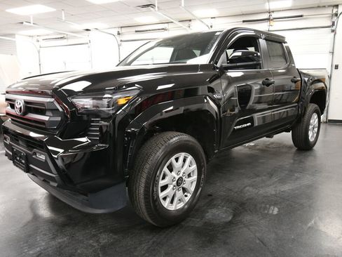 Used 2024 Toyota Tacoma SR5 image 3