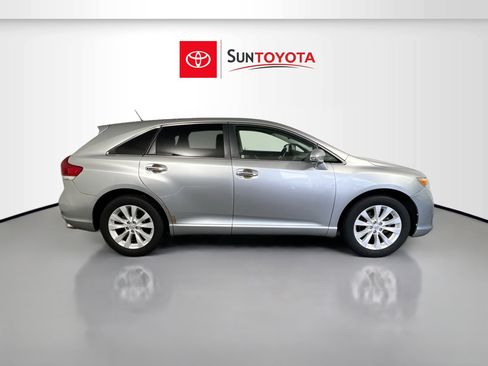 Used 2015 Toyota Venza XLE FWD image 2