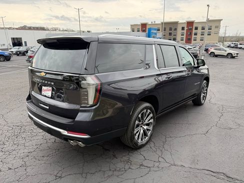 New 2026 Chevrolet Suburban High Country AWD/4WD image 10