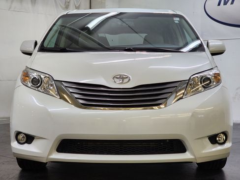 Used 2017 Toyota Sienna XLE Premium AWD/4WD image 11