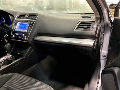 Used 2018 Subaru Outback 2.5i Premium image 16