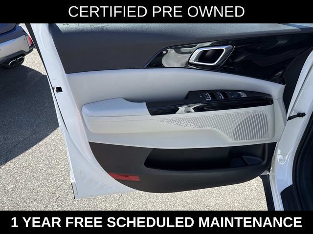 Used 2024 Kia Carnival EX FWD image 13