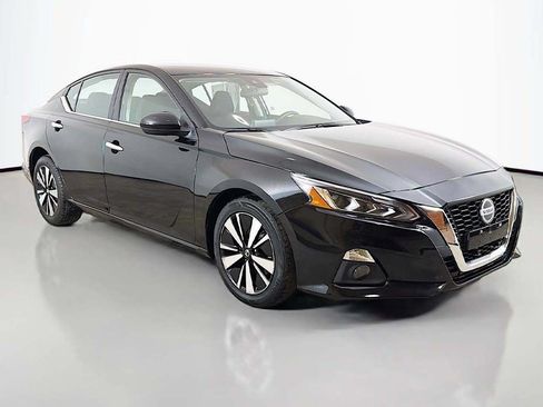 Used 2022 Nissan Altima 2.5 SV FWD image 2