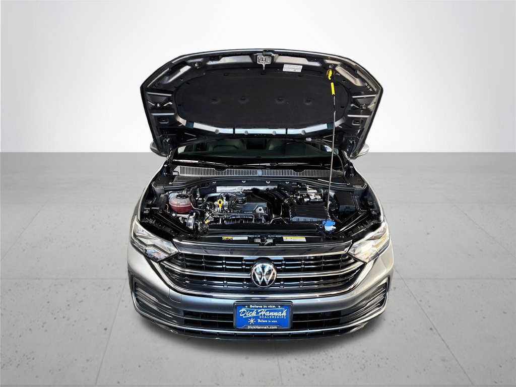 Used 2024 Volkswagen Jetta SE w/ Panoramic Sunroof Package FWD image 23
