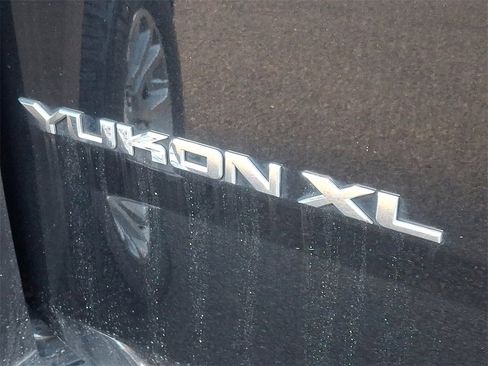 Certified 2018 GMC Yukon XL SLT image 30