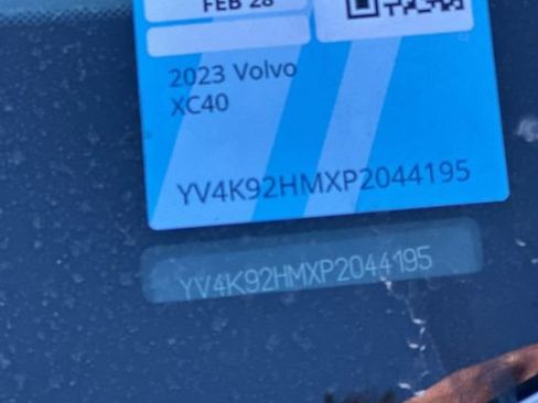 Used 2023 Volvo XC40 B4 Ultimate image 3