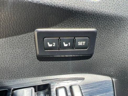 Used 2016 Toyota RAV4 Limited AWD/4WD image 19