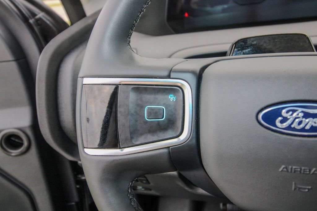 Used 2025 Ford Expedition Active AWD/4WD image 23