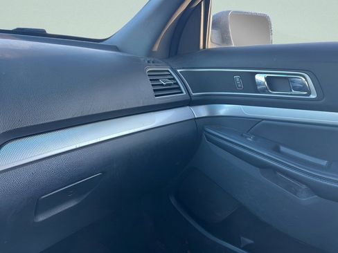 Used 2017 Ford Explorer XLT w/ Equipment Group 202A image 24