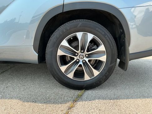 Used 2023 Toyota Highlander XLE FWD image 10