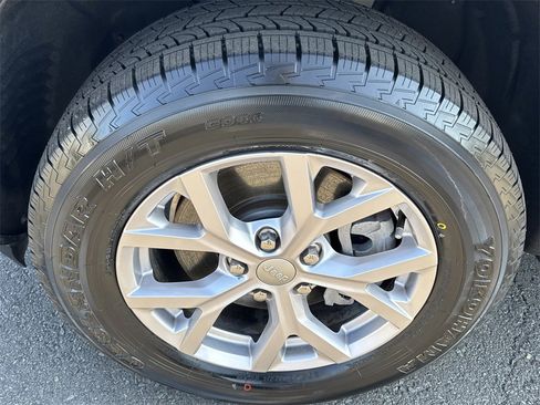 Used 2022 Jeep Grand Cherokee L Limited image 14