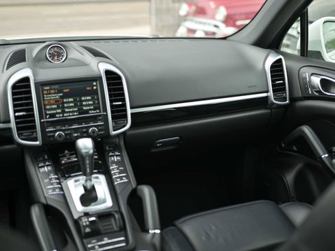 Used 2016 Porsche Cayenne image 7