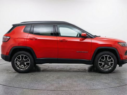 Used 2025 Jeep Compass Trailhawk AWD/4WD image 11