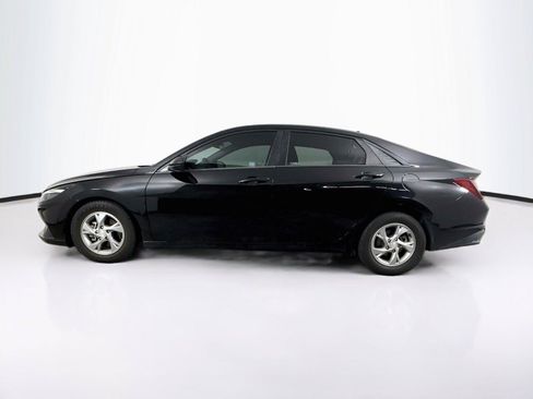 Used 2021 Hyundai Elantra SE w/ Cargo Package FWD image 2