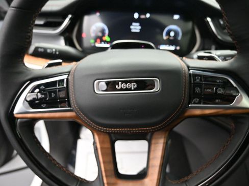 Used 2025 Jeep Grand Cherokee L Summit image 28