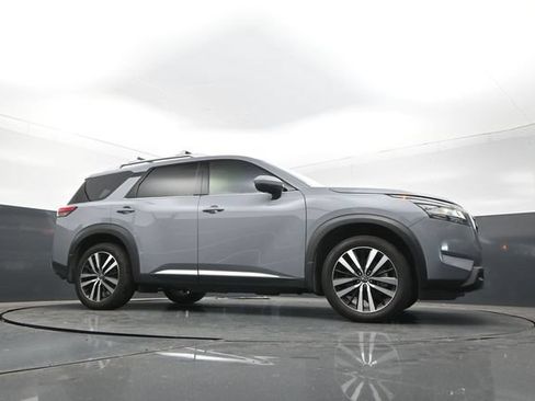 Used 2024 Nissan Pathfinder Platinum FWD image 28