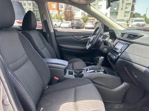 Used 2018 Nissan Rogue SV FWD image 35