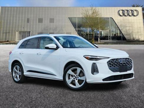 New 2025 Audi Q5 Prestige image 1